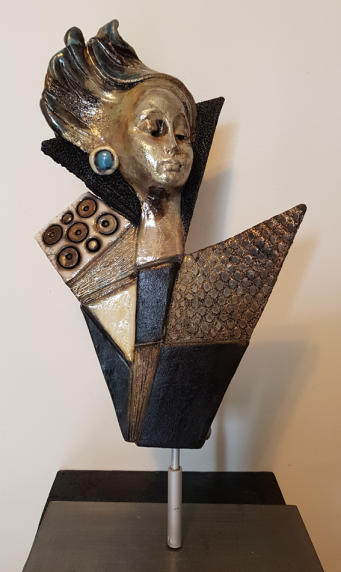 Accarezzata dal vento, 2021 ceramica RAKU, 25x38 cm