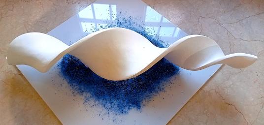 ELICOIDALE (2), 2025, installazione, cemento e vetro 74 x 74 x 17 cm