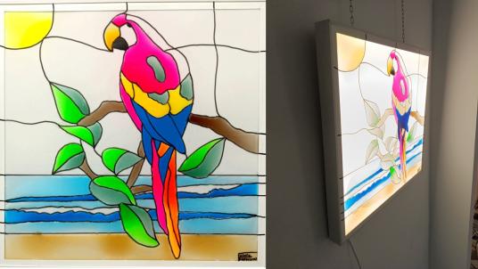 Ara sul mare, 2024, quadro luminoso/lampada, tecnica mista 60 x 60 cm