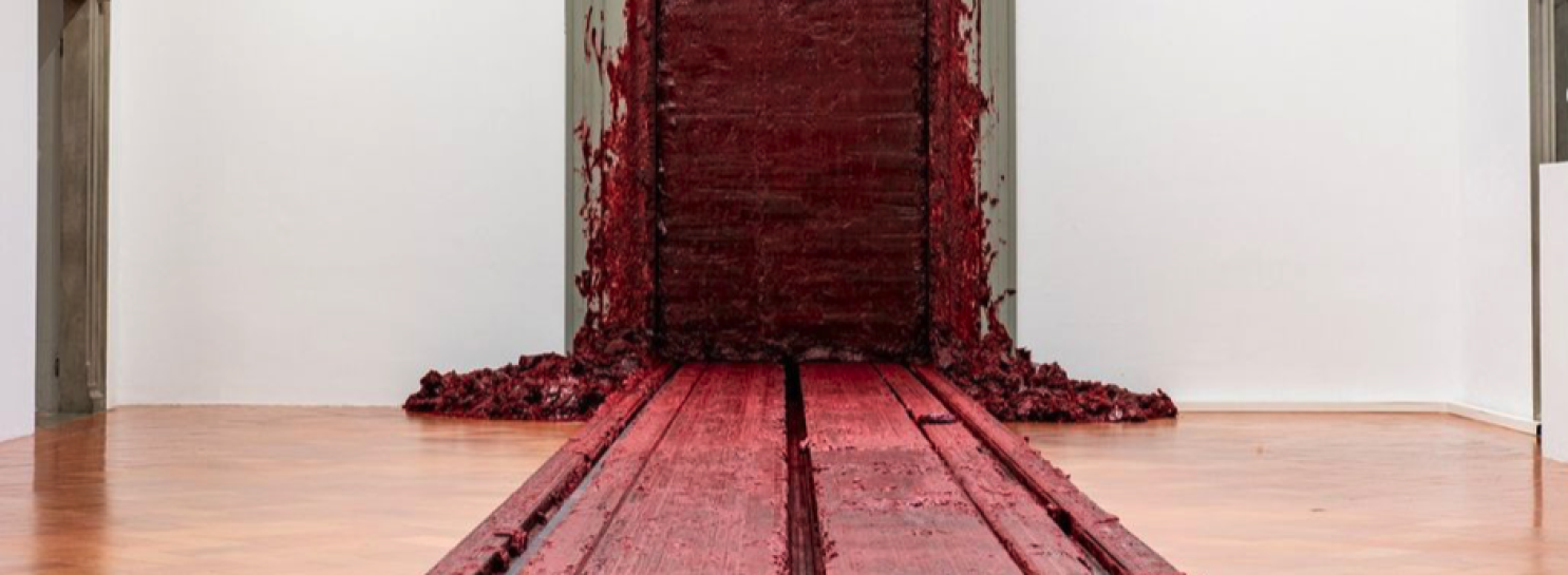 Svayambhu, opera simbolo della mostra di Anish Kapoor a Firenze