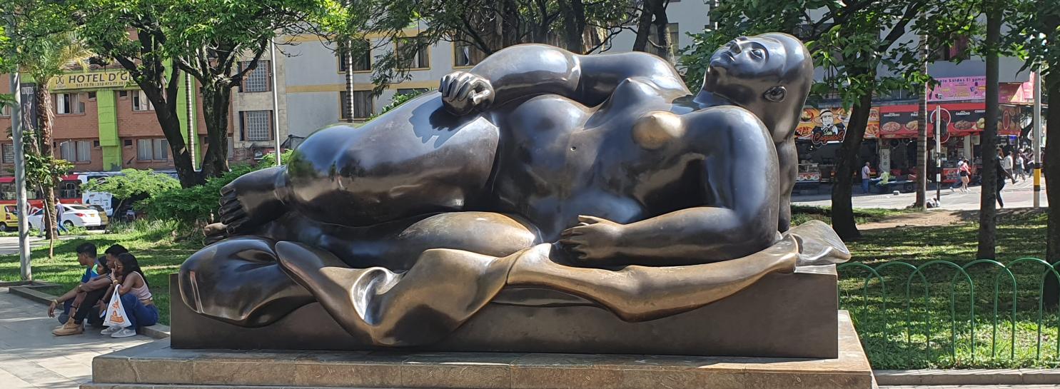 Donna distesa, bronzo