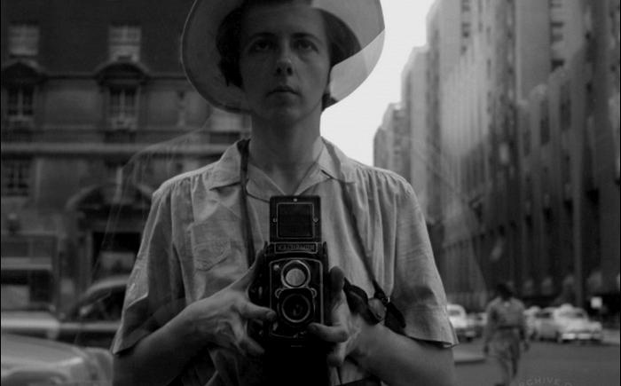 Autoritratto della street photographer Vivian Maier