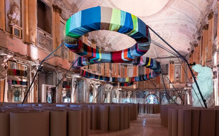 Michelangelo Pistoletto, "La Pace Preventiva", installazione a Palazzo Reale, Sala delle Cariatidi