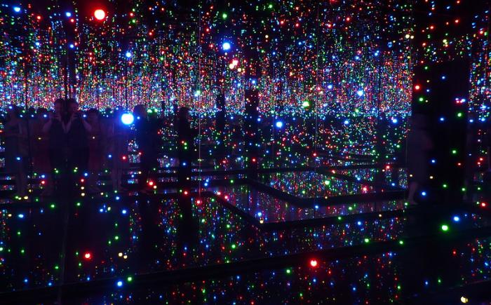 Yayoi Kusama a Bergamo: prorogata la mostra al Palazzo della Ragione