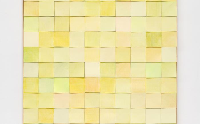 Eva Marisaldi, Omissioni 1998 – 2018, post-it modificati su pannello di legno Courtesy dell’artista e Galleria Massimo Minini, Brescia