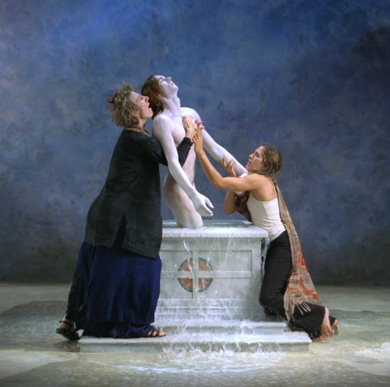Emergence, 2002, video installazione di Bill Viola in mostra a Palazzo Reale, Milano