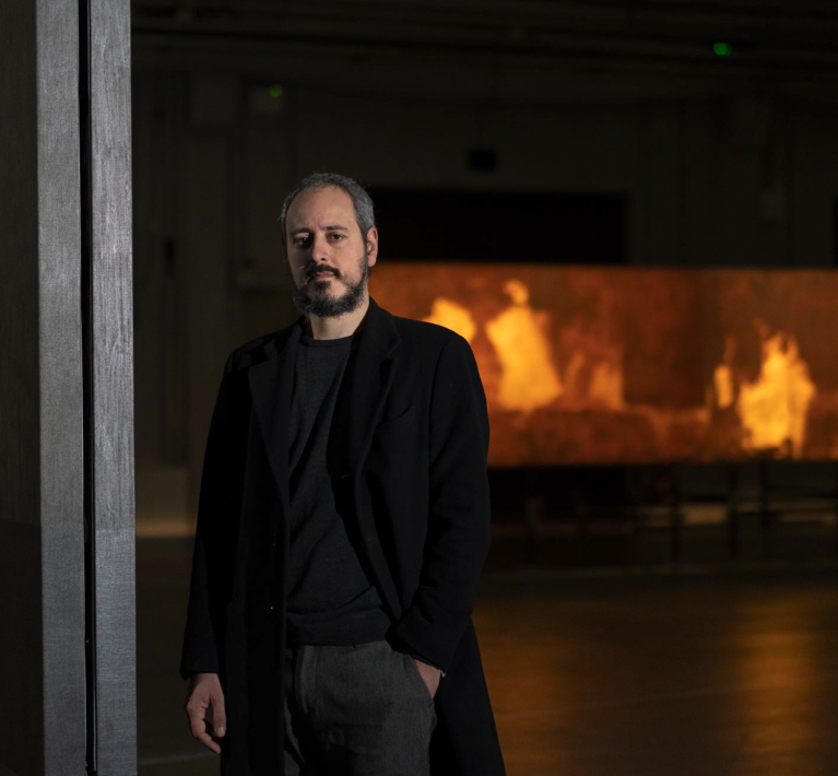 Gian Maria Tosatti, l'artista in mostra al Pirelli HangarBicocca a Milano