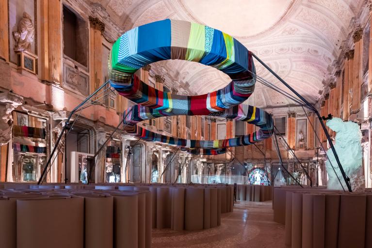 Michelangelo Pistoletto, "La Pace Preventiva", installazione a Palazzo Reale, Sala delle Cariatidi