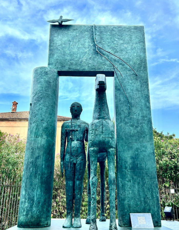 La nuova scultura di Mimmo Paladino all'Università Cattolica di Milano