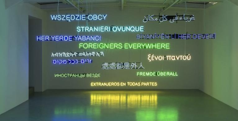 foreigners everywhere l'installazione che da il nome alla 60° Biennale di Venezia