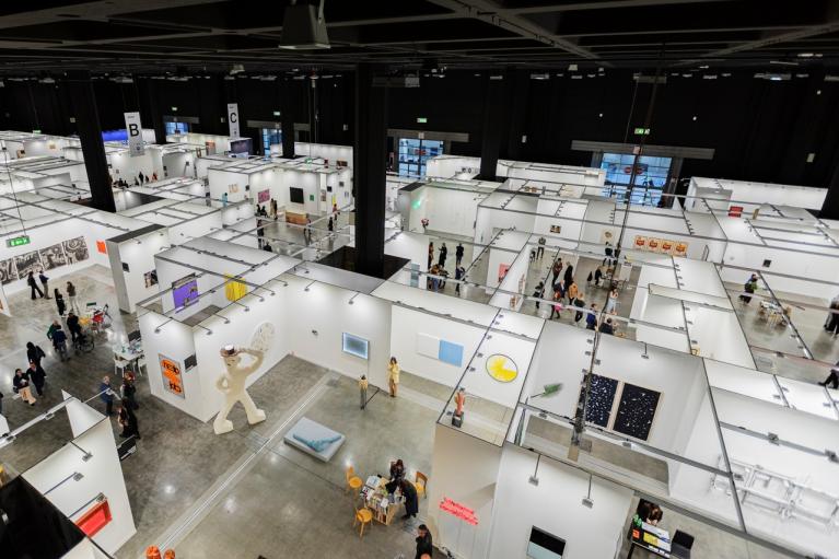 Gli stand delle gallerie a Miart