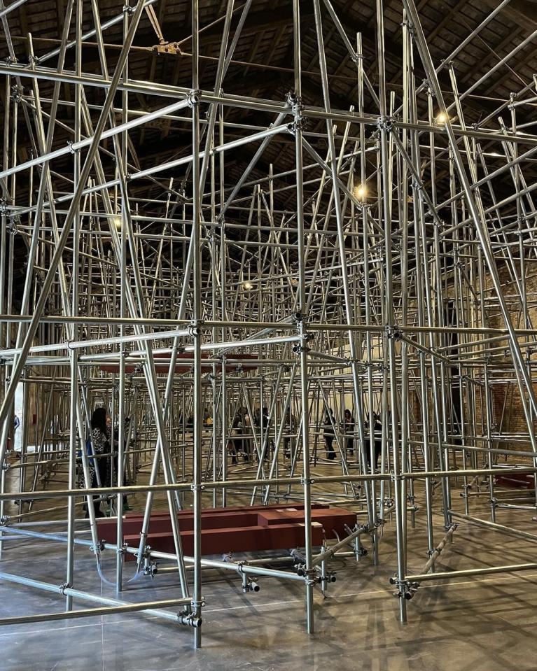 L'installazione di Massimo Bartolini per il Padiglione Italia