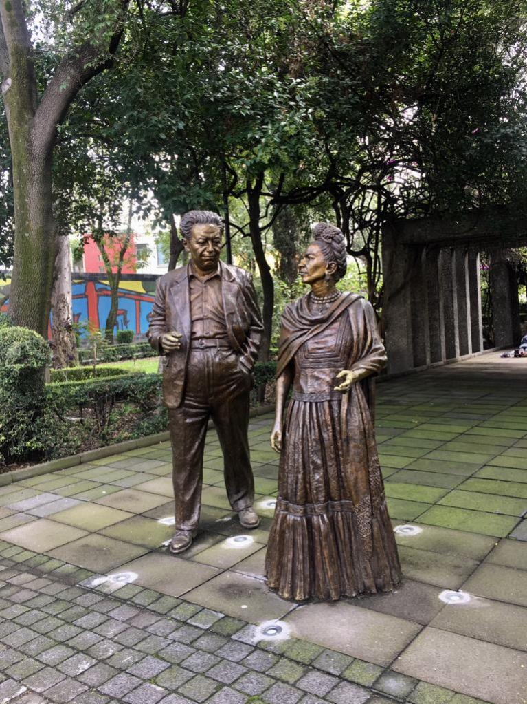 Statue di Diego Rivera e Frida Kahlo nel parco intitolato a suo nome, a Coyoacan
