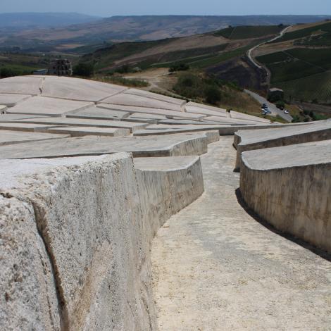 scorcio del Cretto di Gibellina, opera dell'artista Alberto Burri