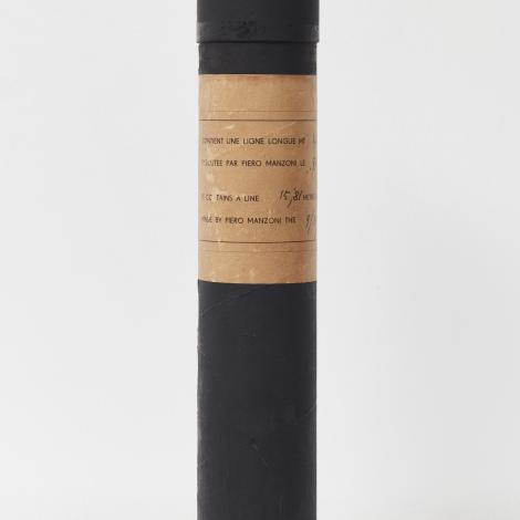 Linea m 15,81 settembre 1959, inchiostro su carta, tubo di cartone 31 × ø 5,5 cm