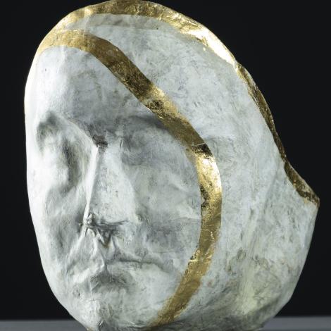 Ascolto empatico, 2018, scultura in carta e foglia oro, 20x20x15 cm