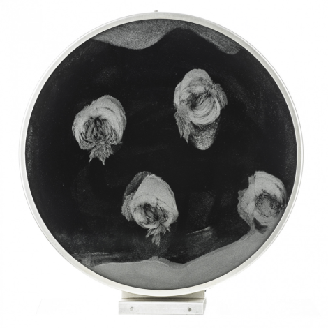 Superficie magnetica, 1965, scultura in allumio, vetro, polvere di ferro, 30x32 cm