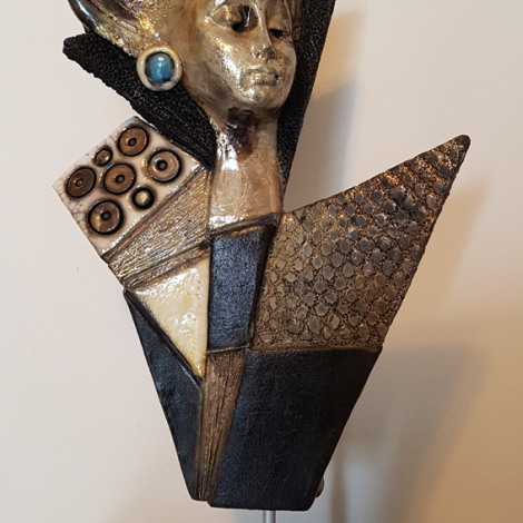 Accarezzata dal vento, 2021 ceramica RAKU, 25x38 cm