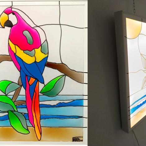 Ara sul mare, 2024, quadro luminoso/lampada, tecnica mista 60 x 60 cm