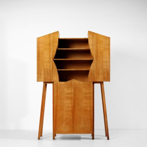 Messinscena Credenza dalle tende semplici e piegate della serie Casa Palcoscenico, esecuzione F.lli Lanza, Cerea, 1989, legno di ciliegio,  225.0 x 150.0 x 50.0 cm