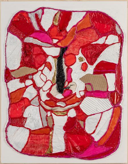 Serie  le Grottesche  n.ro 2 rosso, 2025, stoffe, tele, plastica, cartone, papiro, carta, filo metallico, smalti e acrilico in tecnica mista,  su plastonda bianca 45,20 x 57,70 cm