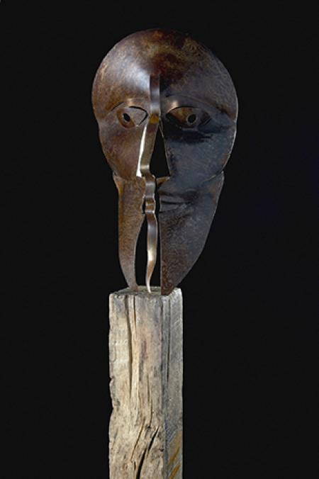 Maschere, 2016, ferro, foglia oro e legno 30x35x65 cm