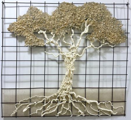 L’Albero pallido, 2025, schiuma poliuretanica per edilizia, zanzariera, rete antisdrucciolo, segatura su rete da cantiere 140 x 120 cm