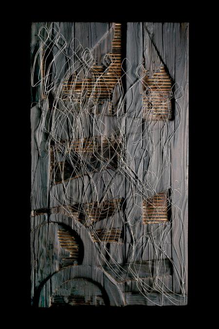 Donna che scende le scale, 2019, ferro e legno combusto 50x90 cm