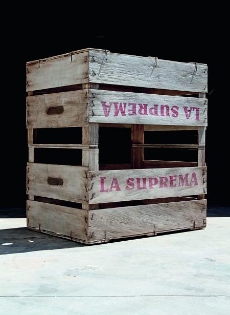 La suprema, 2014, marmo bianco e pigmenti, cm 181x161x116
