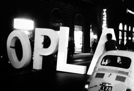 Oplà-azione-lettura-teatro, 1969, polistirene espanso rivestito di forex bianco, 200 x 100 x 30 cm circa