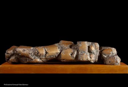 Figura orizzontale, 1980, fusione in bronzo a cera persa 75 x 15 x 20 cm