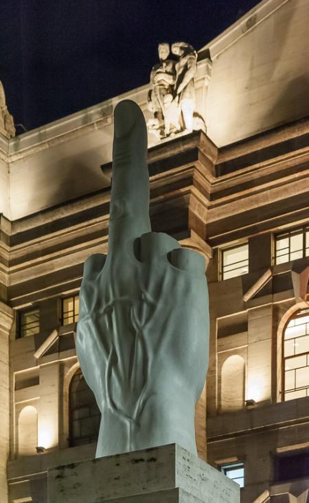 L.O.V.E., libertà, odio, vendetta, eternità, comunemente nota come "Il dito", 2010, Milano