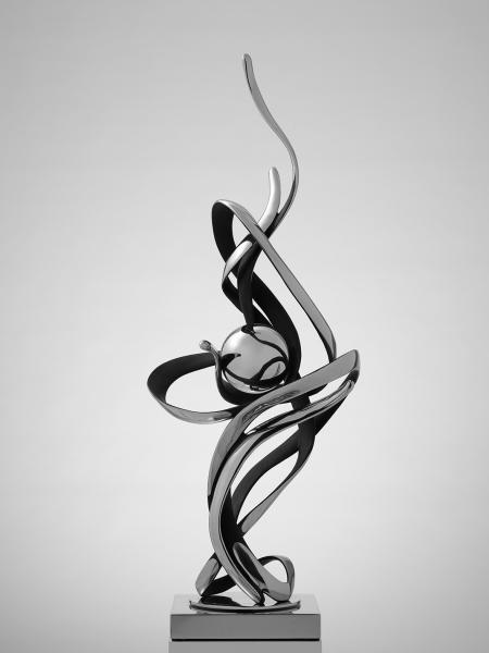 Frequenze Auree, 2024, fusione in bronzo a cera persa, h 120 cm