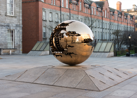 Sfera con Sfera, Trinity College, Dublino