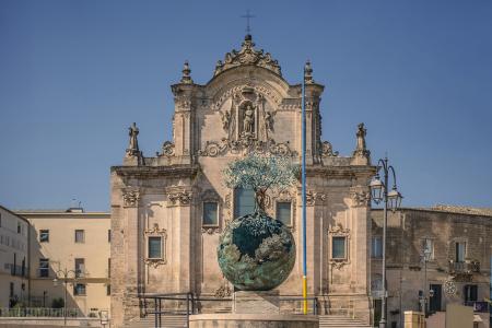 Le nostre Radici per un nuovo Mondo, 2020, bronzo, fusione a cera persa, fusione dinamica e patina a fuoco, h 330 cm, Piazza San Francesco, Matera