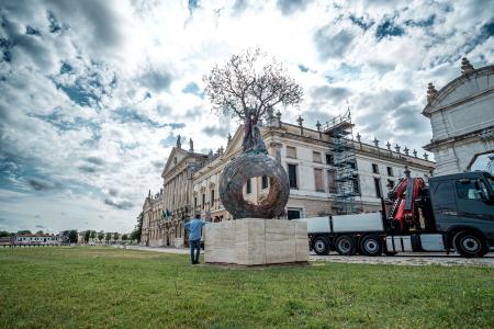 Ápeiron, 2022, bronzo, fusione a cera persa, fusione dinamica e patina a fuoco; h 800 cm, Villa Pisani, Stra