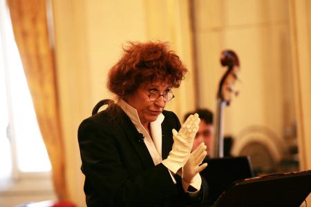 Teatro alla Scala, Ridotto dei Palchi Arturo Toscanini. Anna Nogara recita la Conferenza sui “Sei" di Erik Satie © Lelli e Masotti