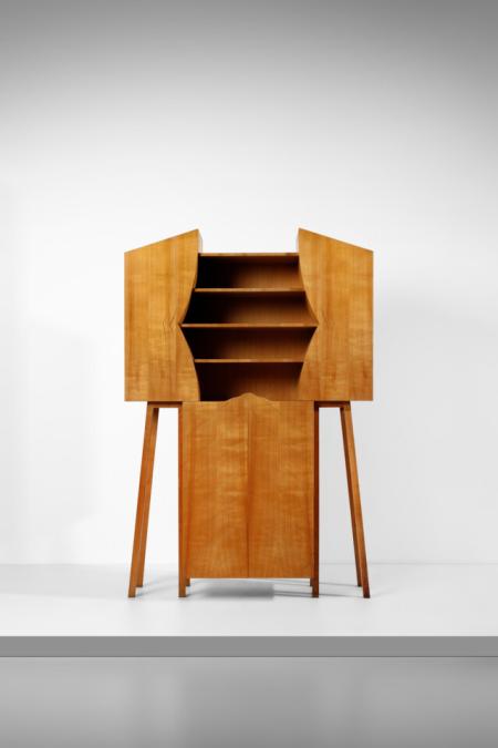 Messinscena Credenza dalle tende semplici e piegate della serie Casa Palcoscenico, esecuzione F.lli Lanza, Cerea, 1989, legno di ciliegio,  225.0 x 150.0 x 50.0 cm