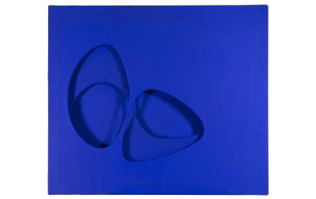Zone riflesse, 1962, acrilico blu su tre tele sovrapposte, 70 x 60 x 5,5 cm.